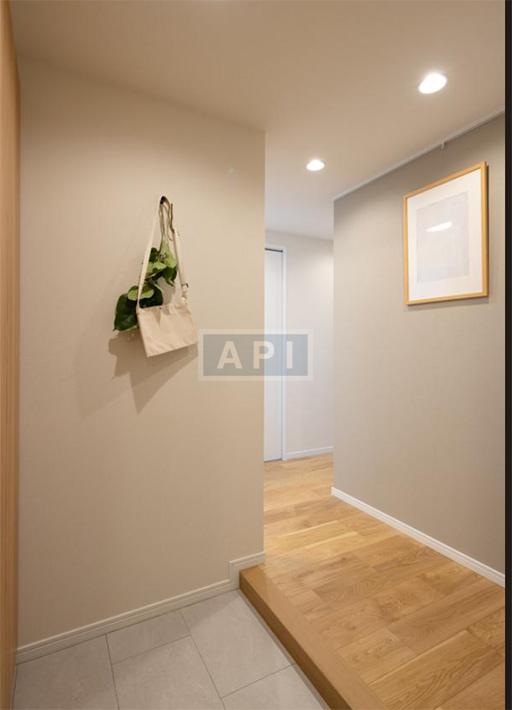  |  Interior photo 10