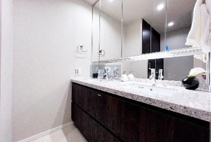  |  Interior photo 06