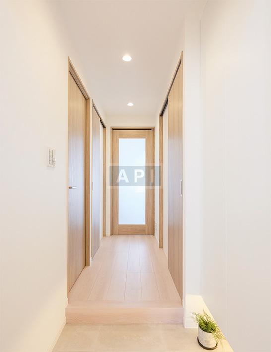  |  Interior photo 08