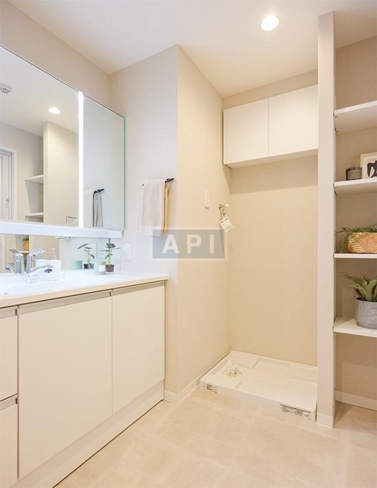  |  Interior photo 05